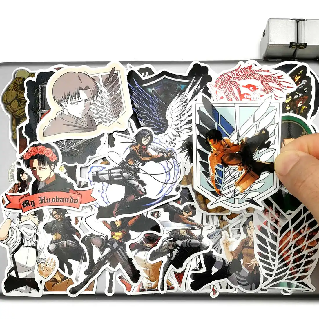 

42 шт. Аниме атака на Титанов комиксы Леви Акерман мультфильм телефон ноутбук гитара скейтборд велосипед мотоцикл автомобиль водостойкие наклейки