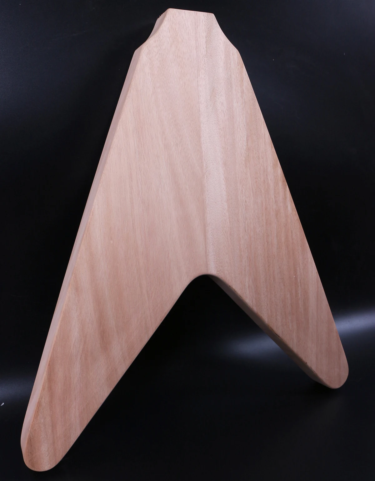 V-образный необработанный корпус для электрогитары из красного дерева