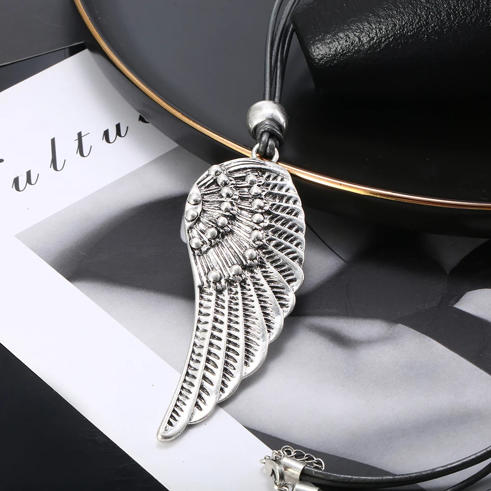 В винтажном стиле толстовка с капюшоном надписью Angel и принтом крылышки кулон