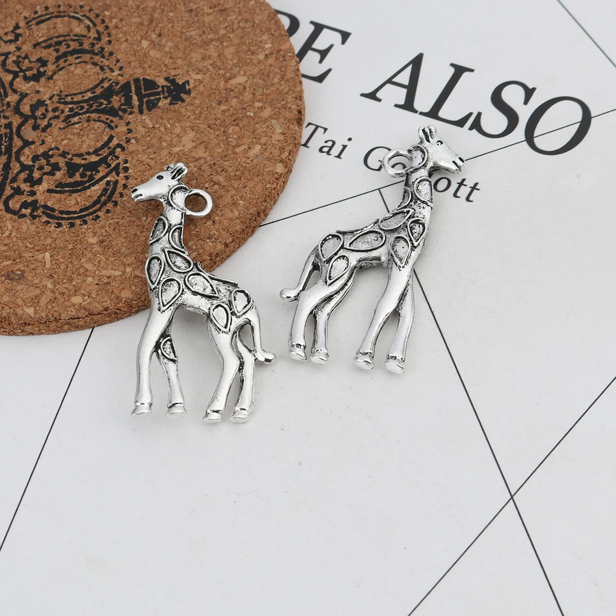 

Zinc Based Alloy Giraffe Animal Pendants Antique Silver Color With Carved Pattern5.6*2.5cm For DIY Necklace Jewelry Making,5 PCs
