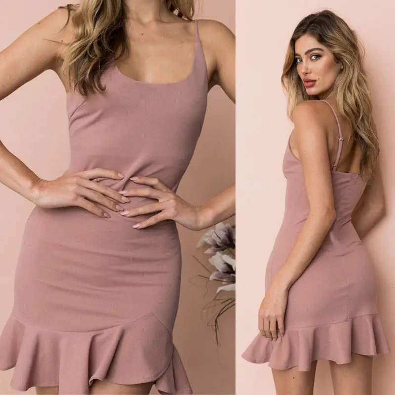 Модное женское платье летнее облегающее с вишневым принтом квадратным