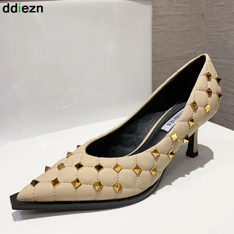 Туфли-лодочки женские на высоком каблуке 6 см с заостренным носком без застежки |