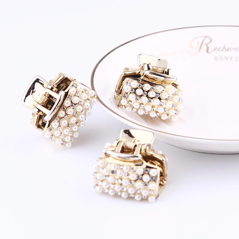 

New 3cm Hair claws Pearl Hairpins Trendy Hair Clip Rhinestone Crab Hair Claws Clip For Women Girl Accessories Hair ACC09