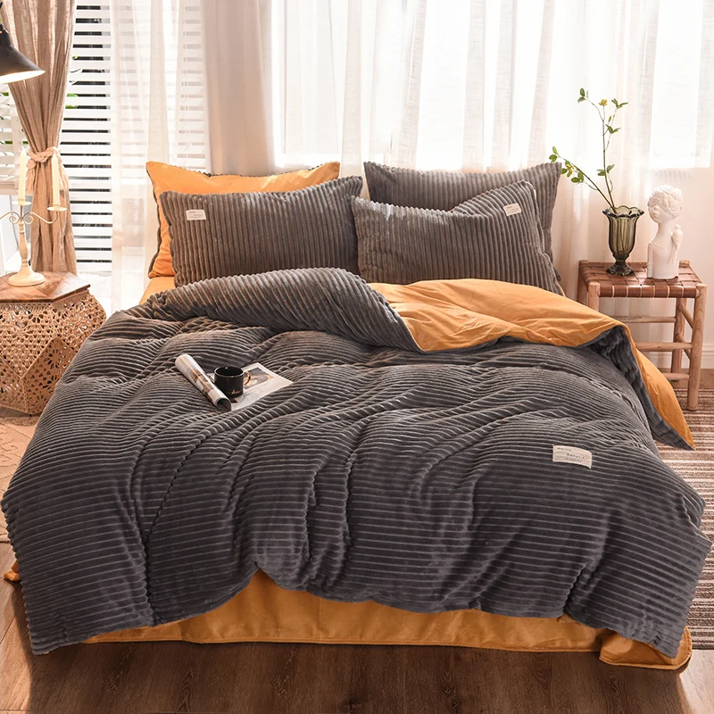 Зимний комплект постельного белья Теплый Бархатный с пододеяльником полосатый