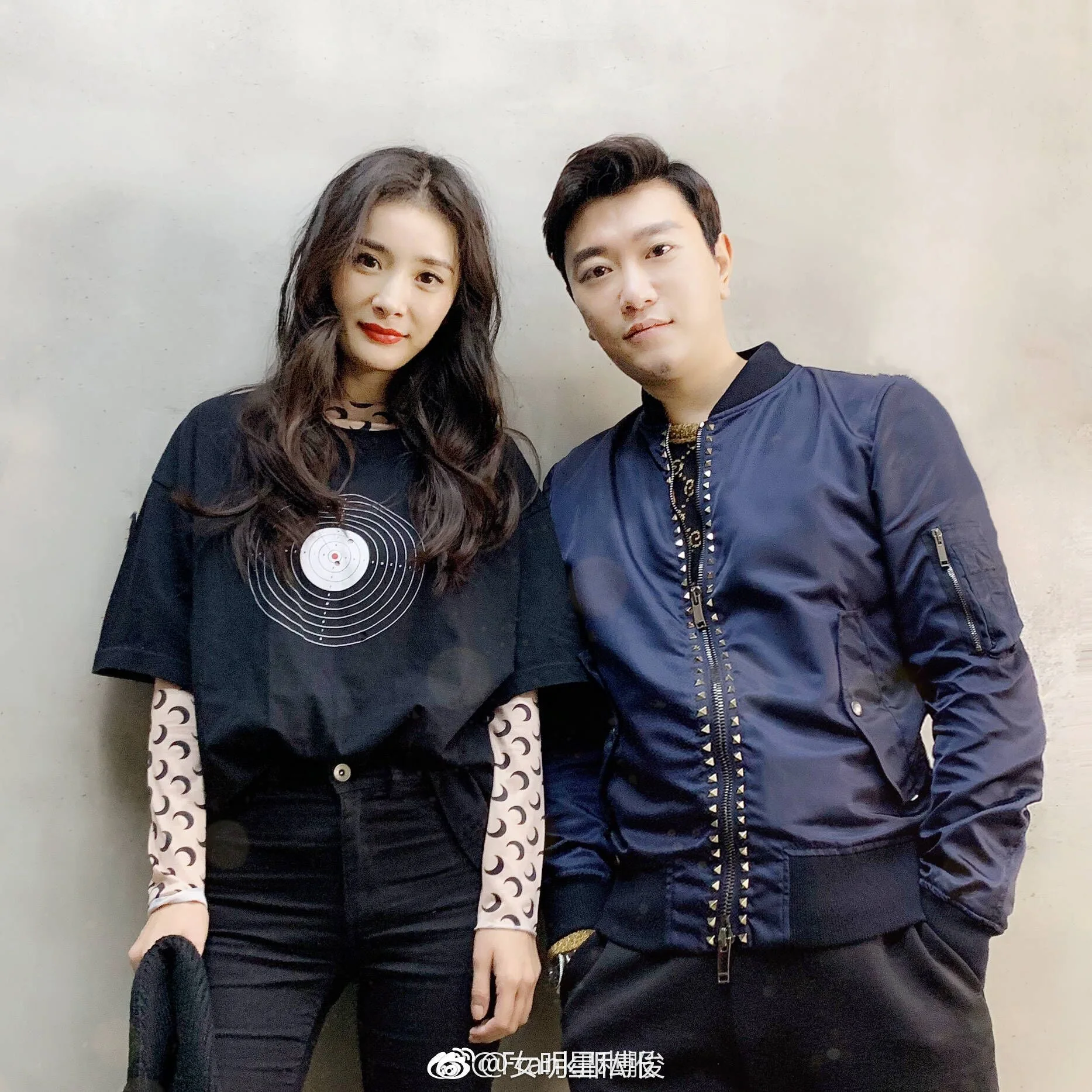 Твердые Цвет минималистские наручные часы с-образным вырезом на шее с рисунком и