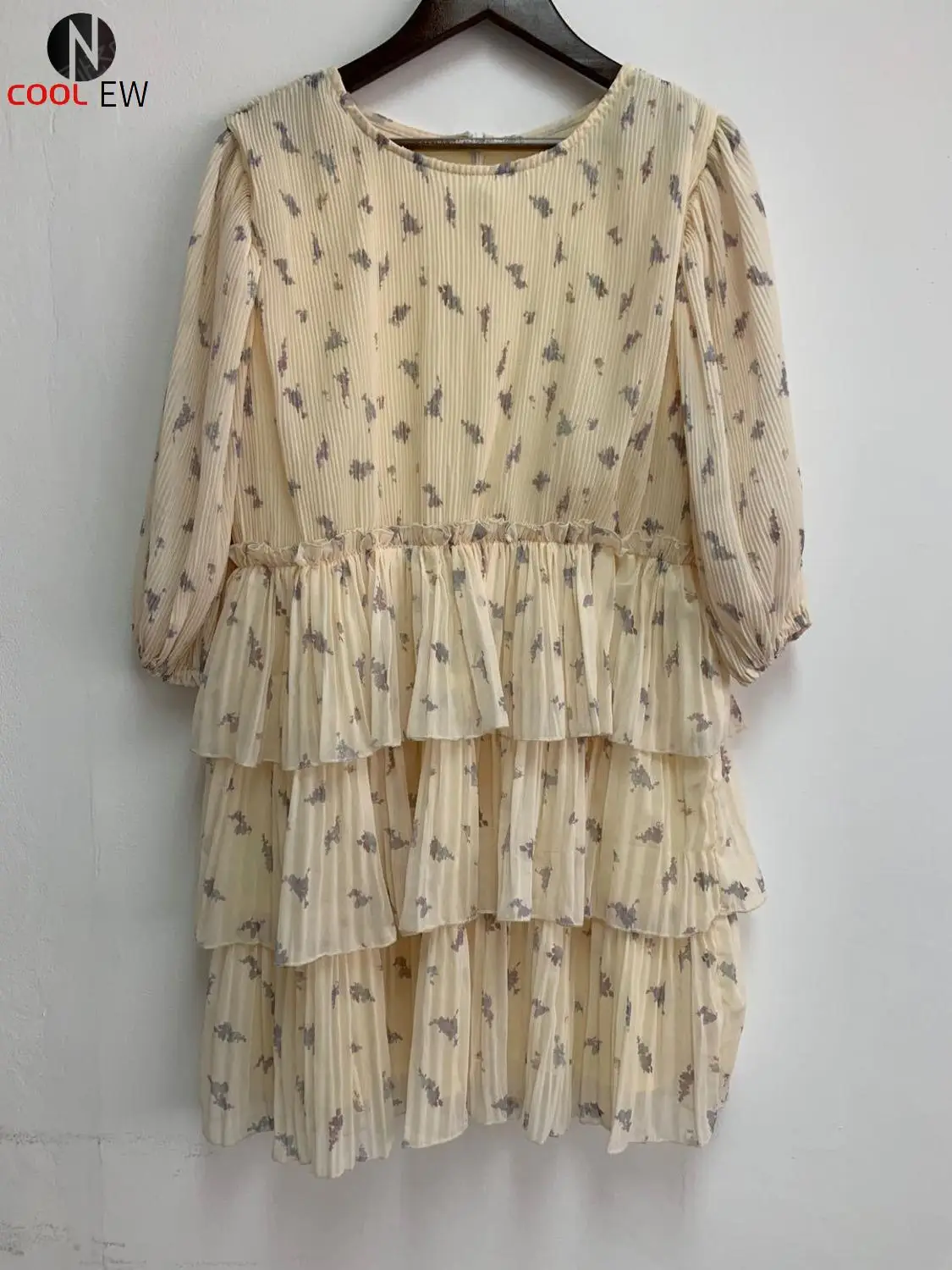 

Elfbop 2021 New Ladies Short Mini Dress Features Layer Hem & Puff Sleeve