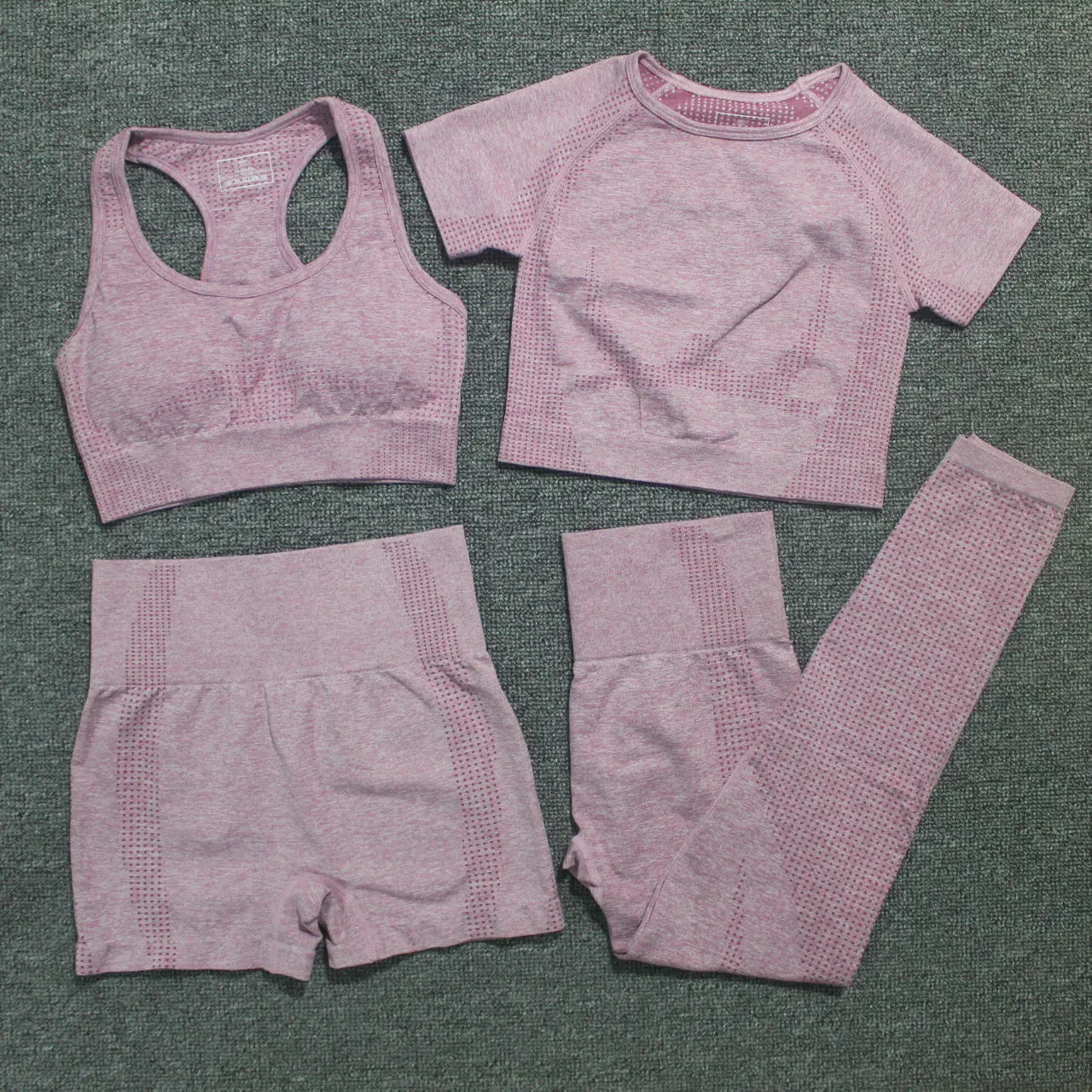 Комплект спортивный женский для фитнеса бесшовные леггинсы укороченный топ с