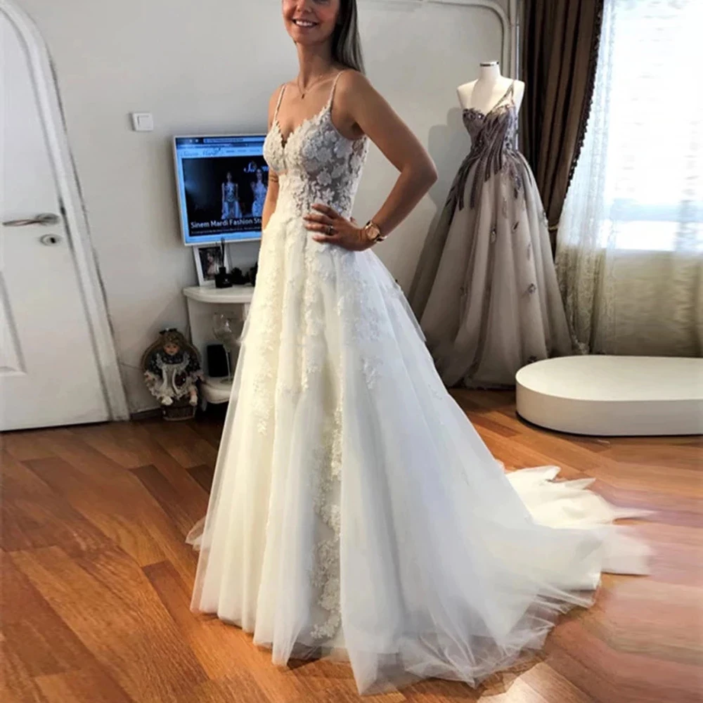 

Romantic V Neck A Line Wedding Dresses Elegant Lace Appliques Soft Tulle Bridal Gowns Spaghetti Sleeveless Customize Bride Dress