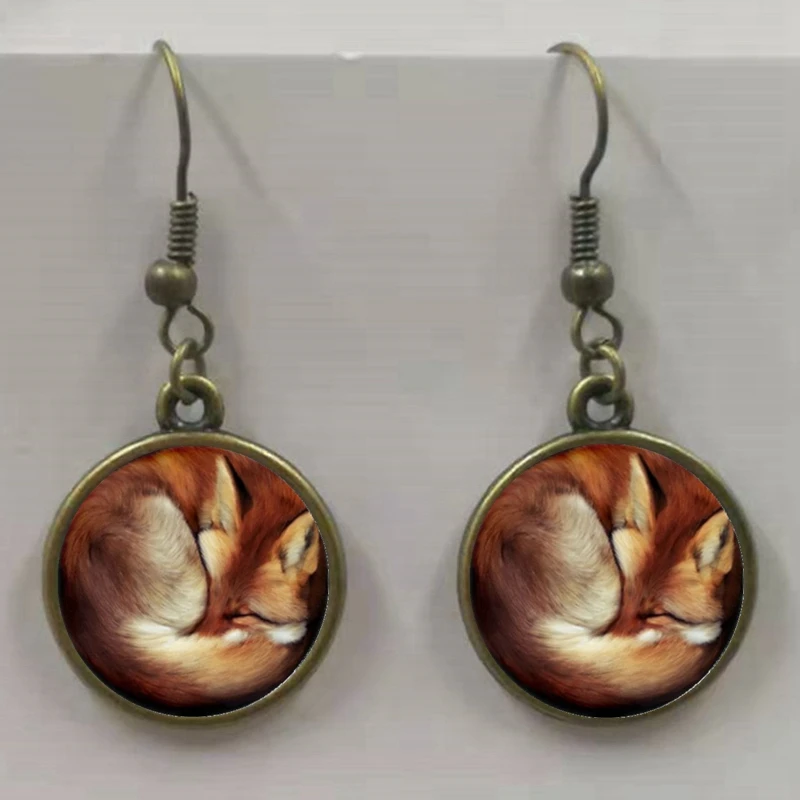 Новые и стильные изысканные круглые серьги-подвески с лисьим узором подходят для