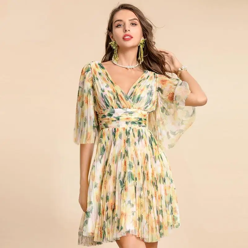

2021 Bohemian Women's Vacation Short Beach Sundress Summer Sexy V-neck Flare Sleeve Floral print SPleated Dress