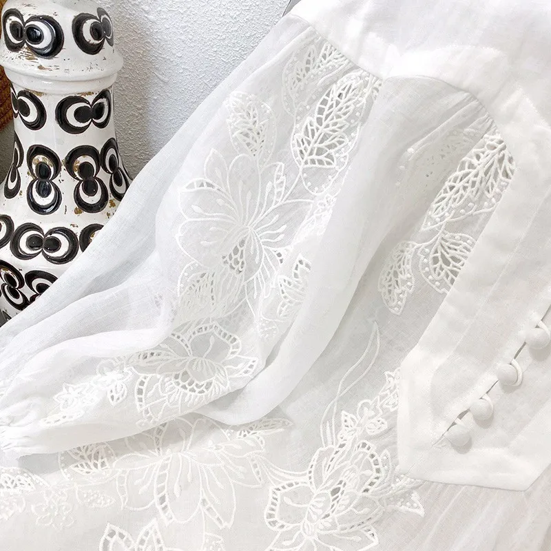 

2021 Spring New Fashion Chic Garment Womens High Quality Hollow Out Embroidery Loose White Blouse