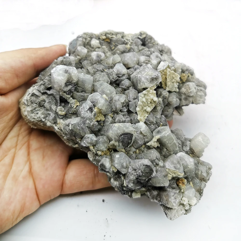 Натуральный флуоресцентный серый кальцит 577 г колональный калькспар скелетный