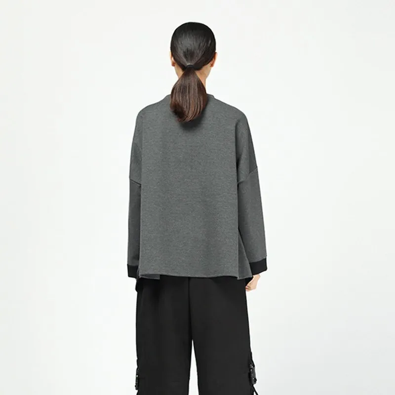 Женская футболка с круглым вырезом рукавом летучая мышь и асимметричным подолом