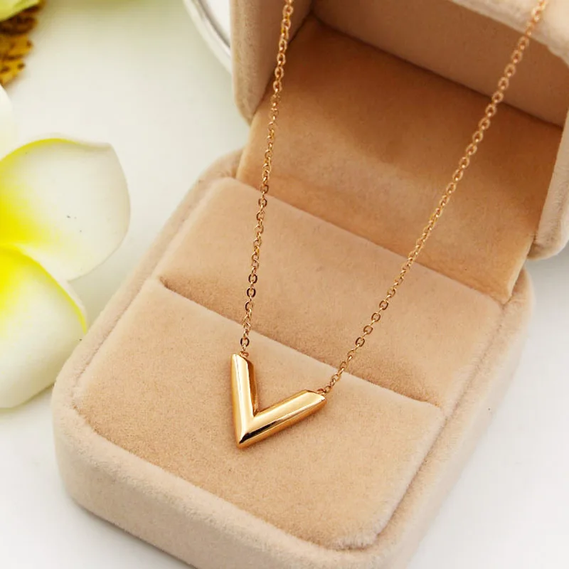 Классический дизайн известный бренд наивысшего качества v-образный кулон