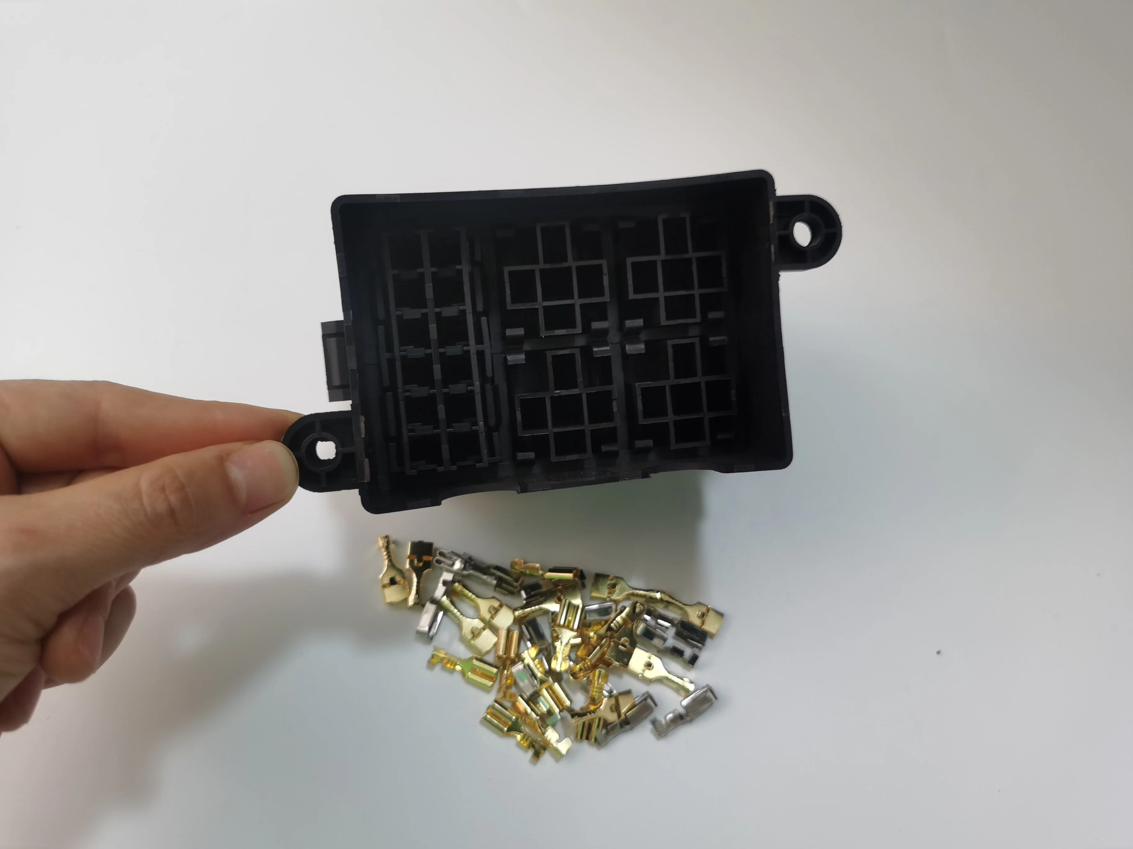 6-ходовой держатель предохранителя + 4-ходовой релейный автоматическая установка