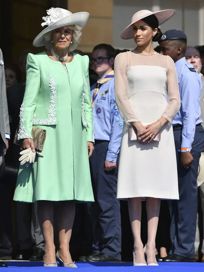 Женское Сетчатое платье Meghan Markle белое лоскутное миди с поясом и длинным рукавом |