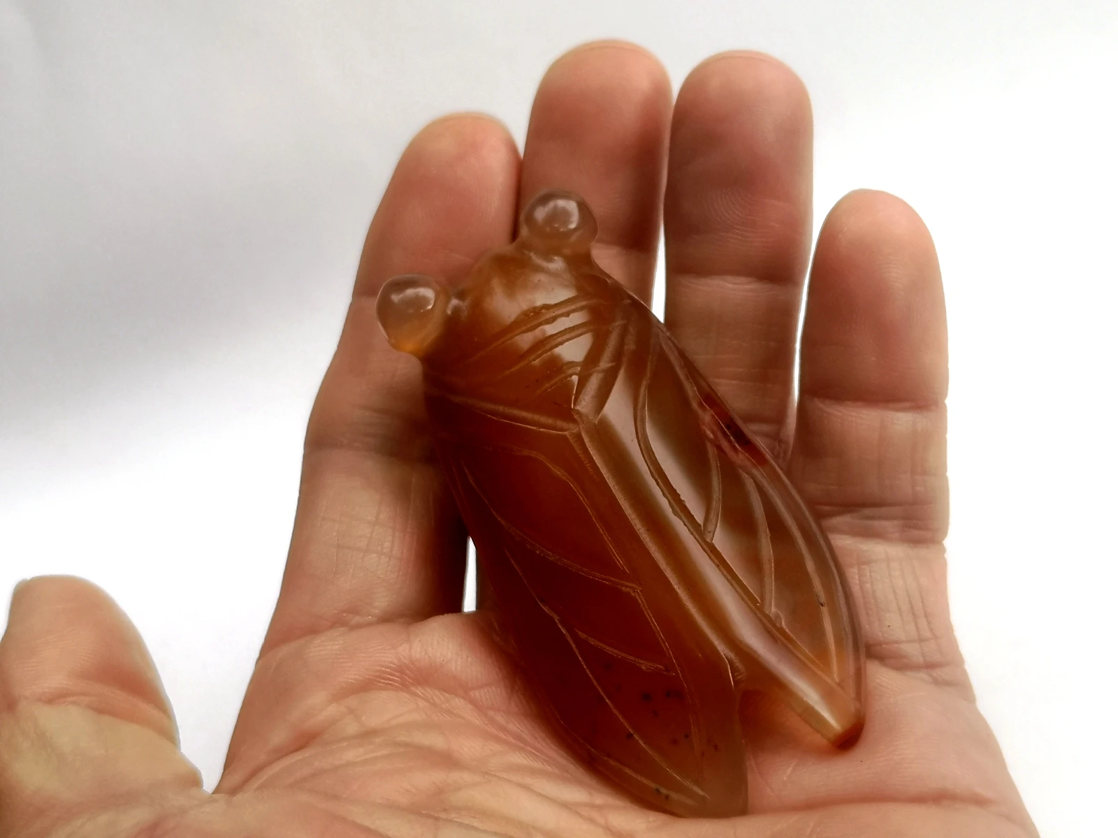 

YIZHU CULTUER ART Collection Chinese Oid Natural red Agate Hand Carving Cicada Statue Pendant Gift