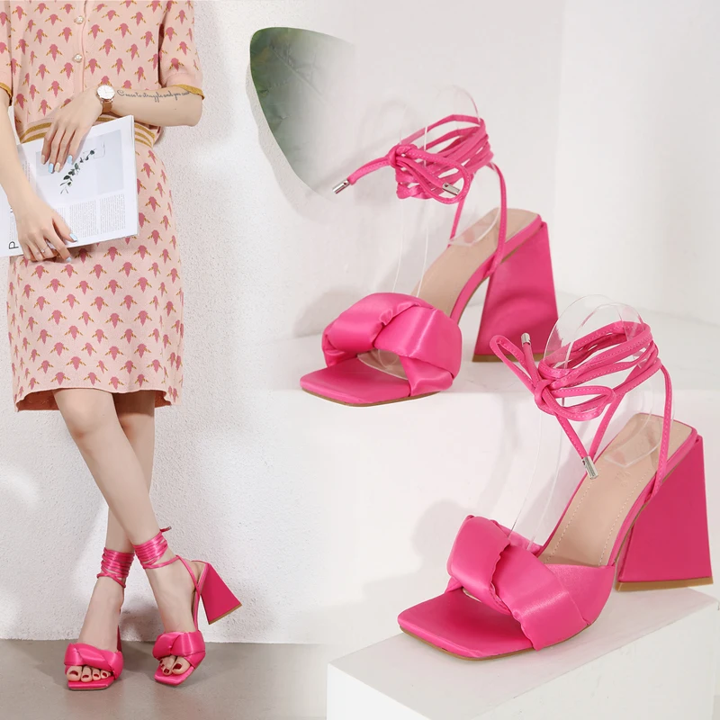 

Roman Fashion Open-Toed Square Toe 11cm Ladies Temperament High Heel Sandals Summer Hot Sale Lace-Up Large Size 35-42.