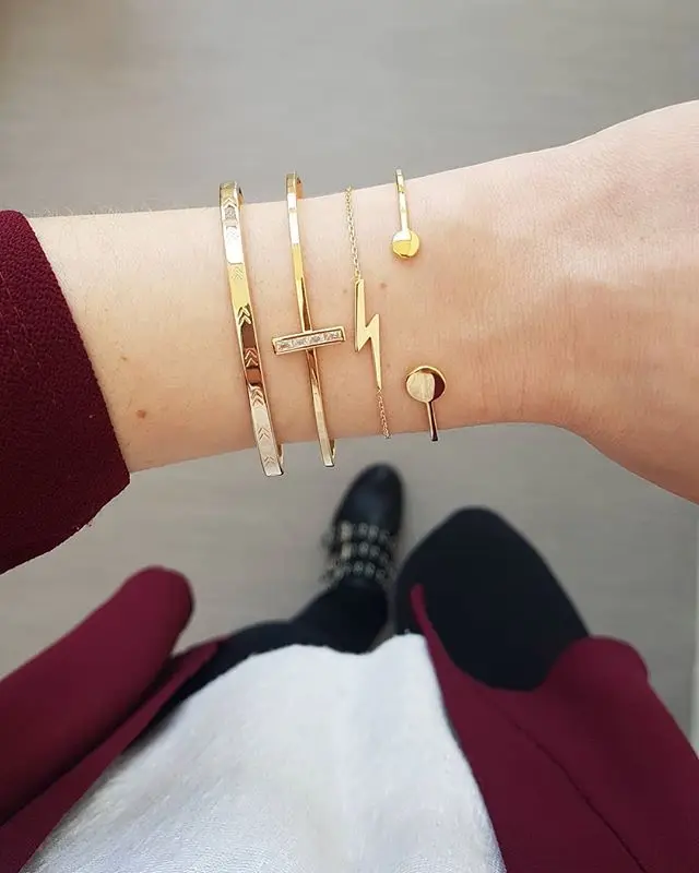 Стильный браслет на запястье цепочка из цинкового сплава и с украшением в виде