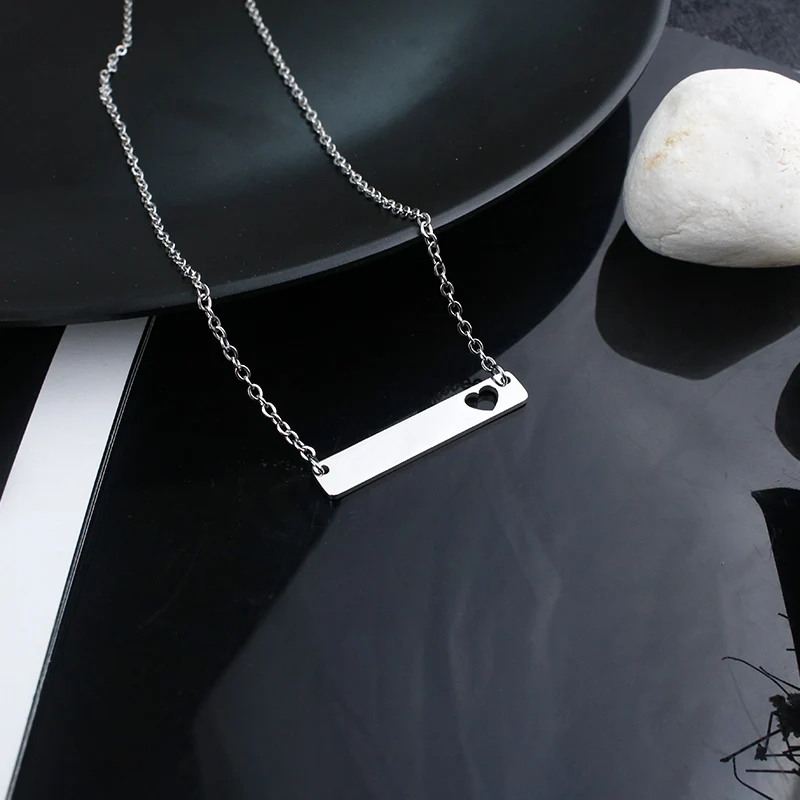 

Hollow love square stainless steel necklace design sense European and American fashion jewelry jewelry gifts for men and women
