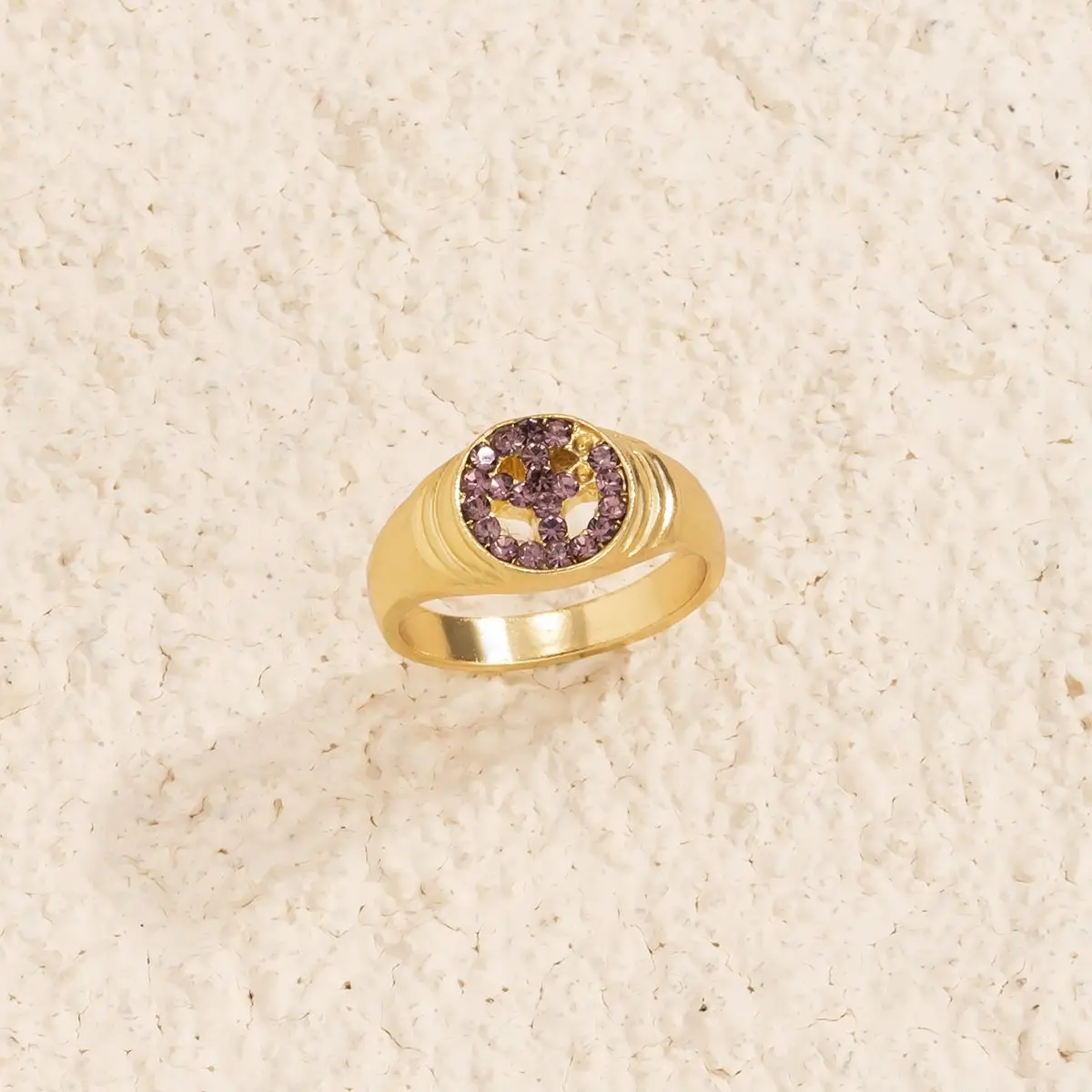 Необычное круглое кольцо с милым драгоценным камнем для девушек простое