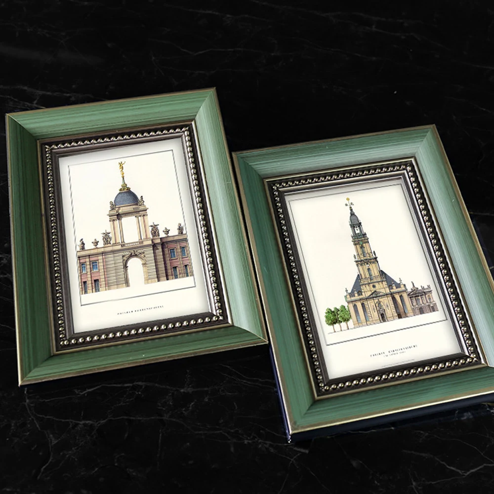 Деревянная старинная зеленая скошенная фоторамка с бисерной каймой для