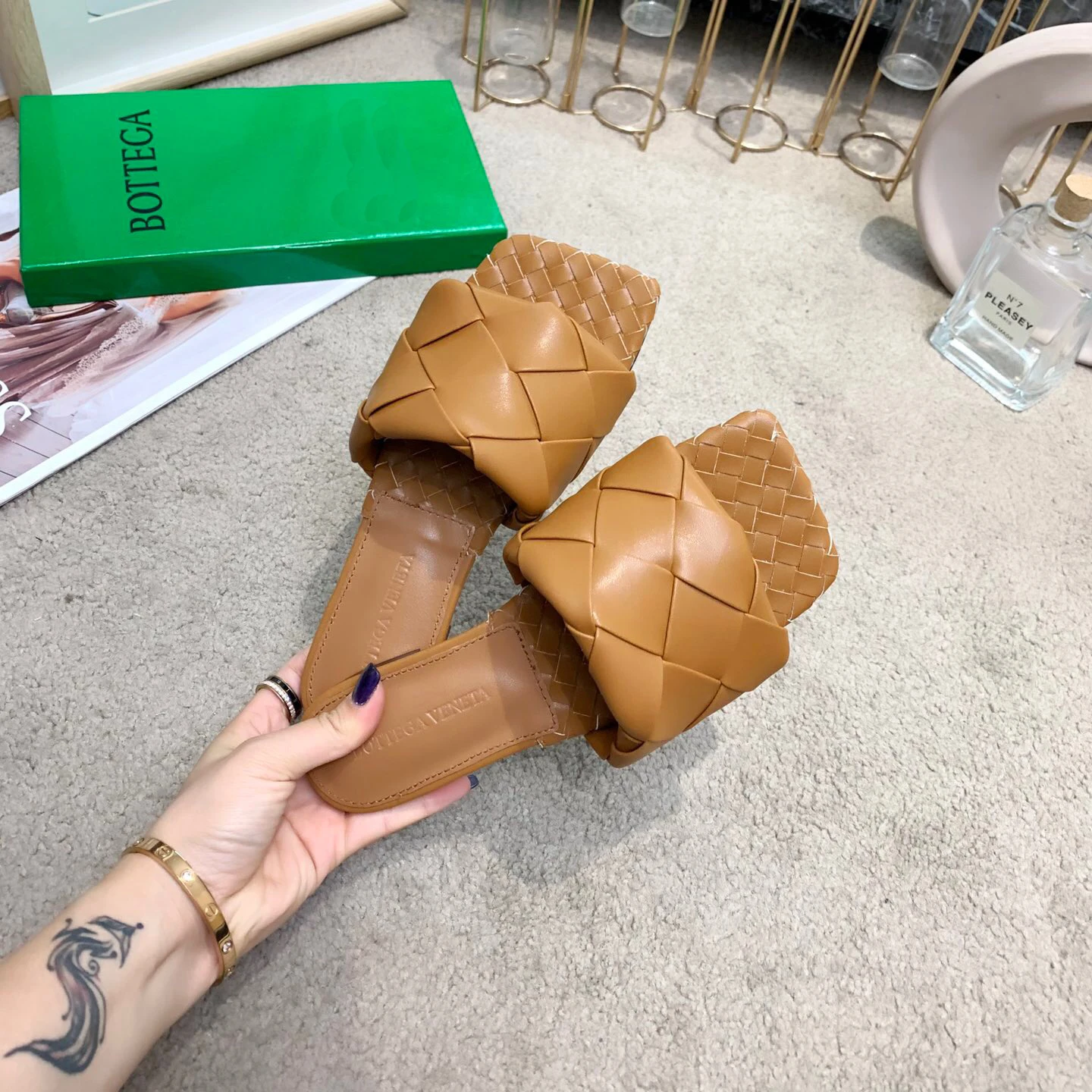 

Women's vacation Fashion Flat Shoes 2021 Fashion Brand Leather Famous Designer Woven flat slippers shoes girl classic sandals