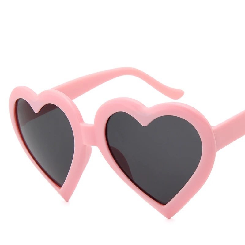 Женские солнцезащитные очки с сердечками Love яркие милые для уличной съемки