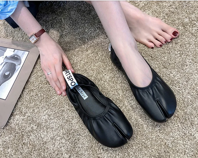 

Women spring new horseshoe split toe flat grandma shoes net red retro egg roll shoes female soft bottom shallow mouth lazy shoes