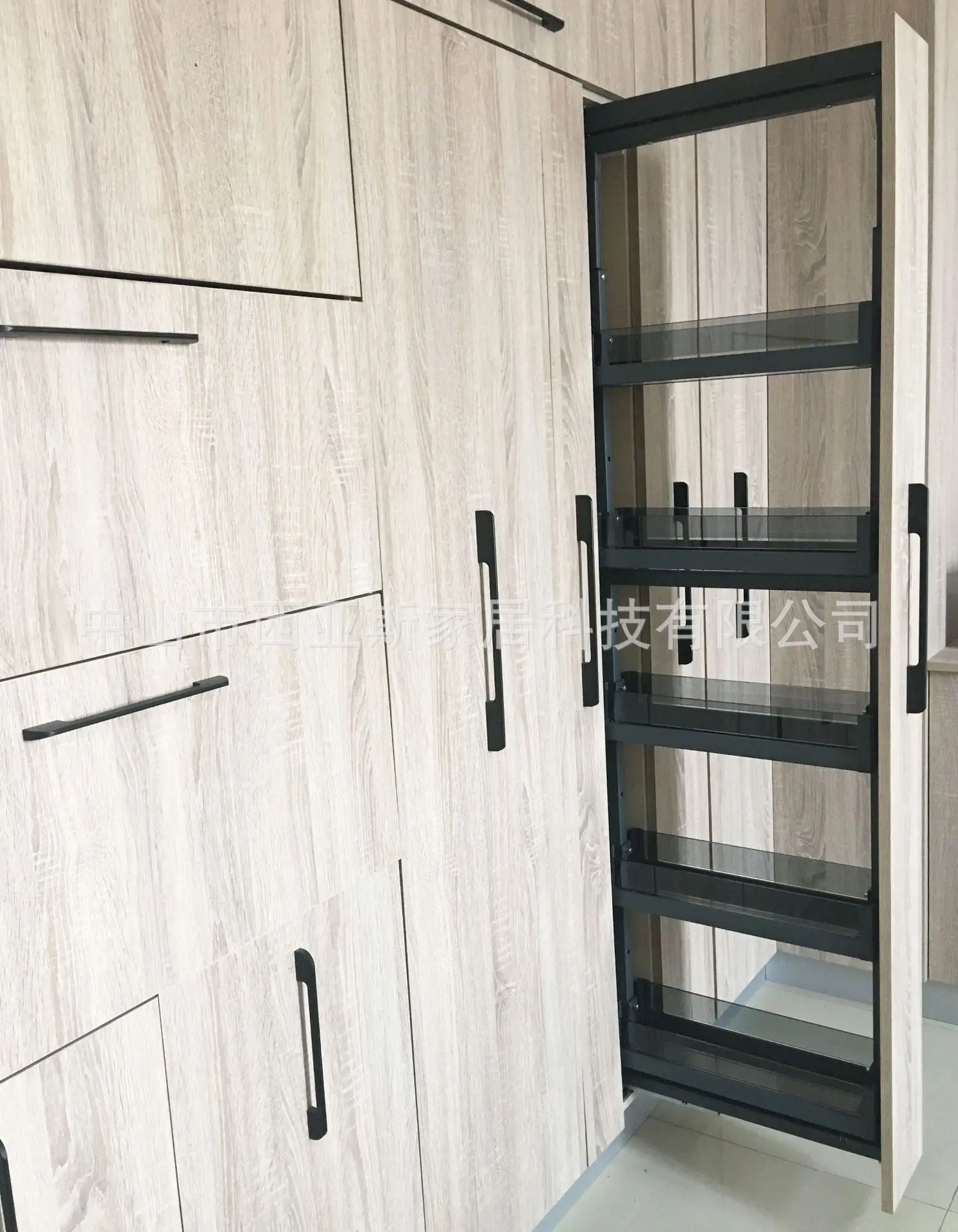 

Хрустальная полная Выдвижная узкая Высокая мелкая корзина для шкафа с импортной демпфирующей дорожкой для холодильника