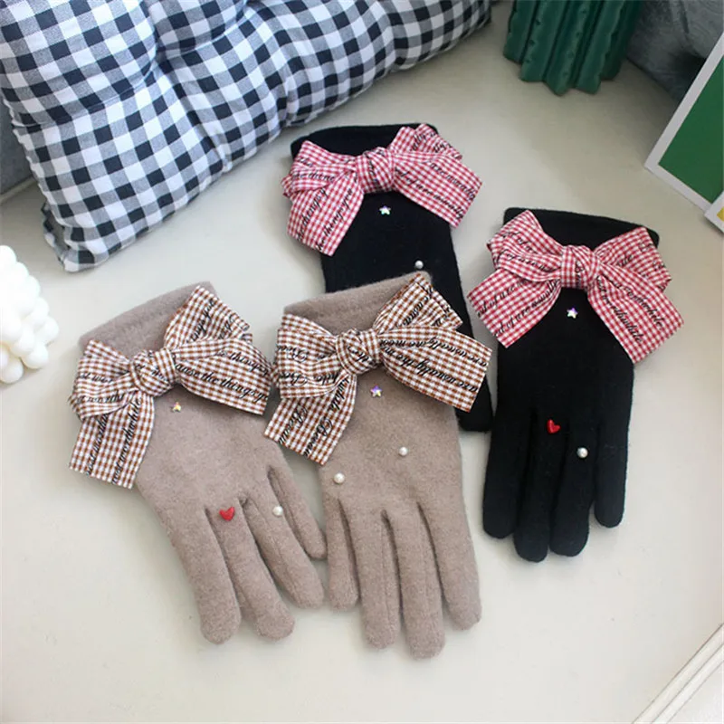 2021 Winter Warm Women Touch Screen Gloves With Cute Letter Print Large Bow Cashmere Wrist Warmer Mitten Ladies Female Gloves