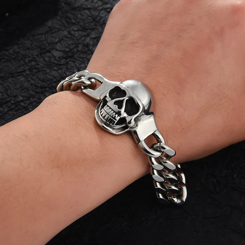 

WANGAIYAO new domineering titanium steel skull men's bracelet trendy personality bracelet fashion retro punk style student brace