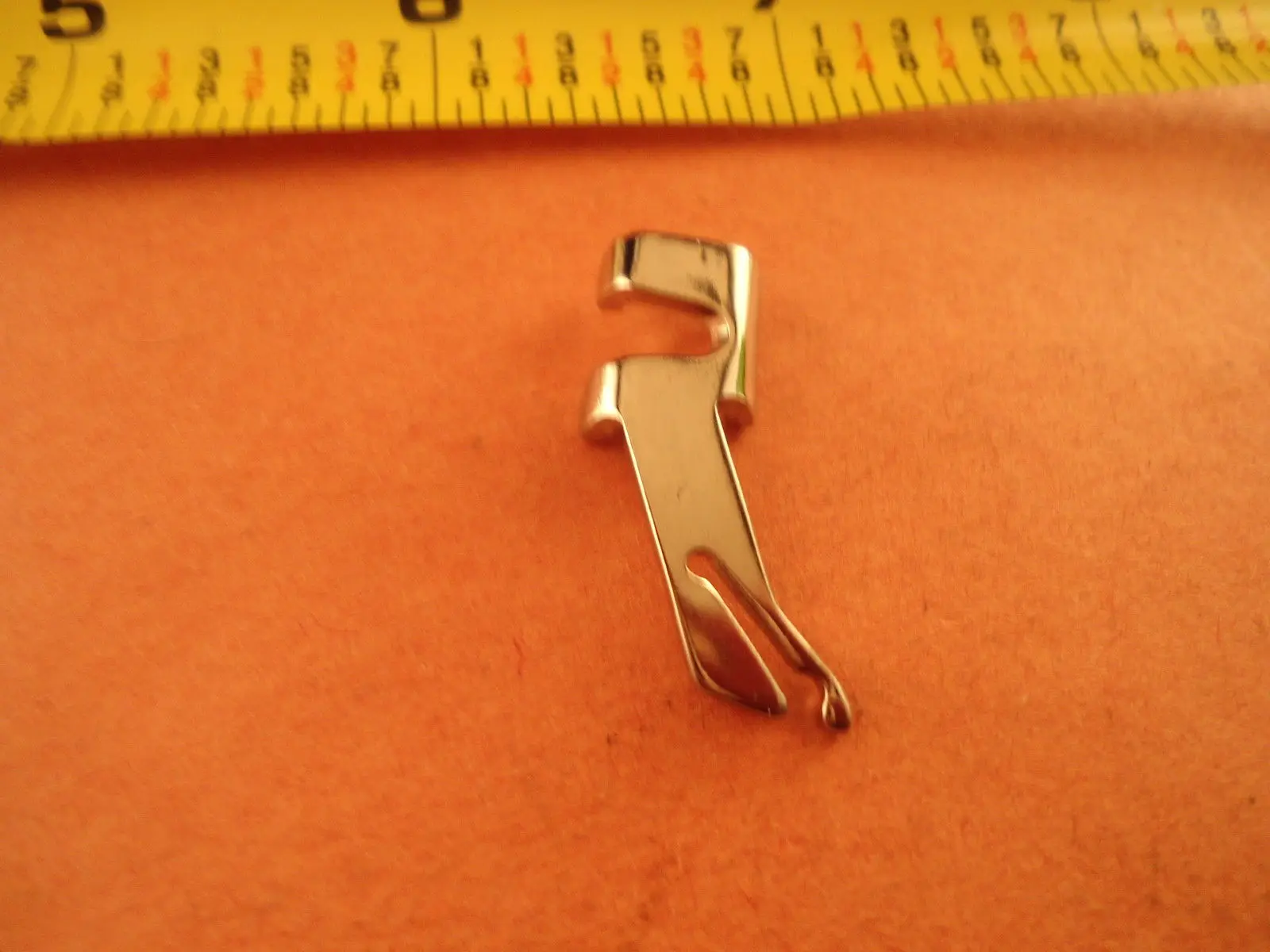 Наклонный оснастки на пресс для хвостовика держатель ног певицы Швейные машины