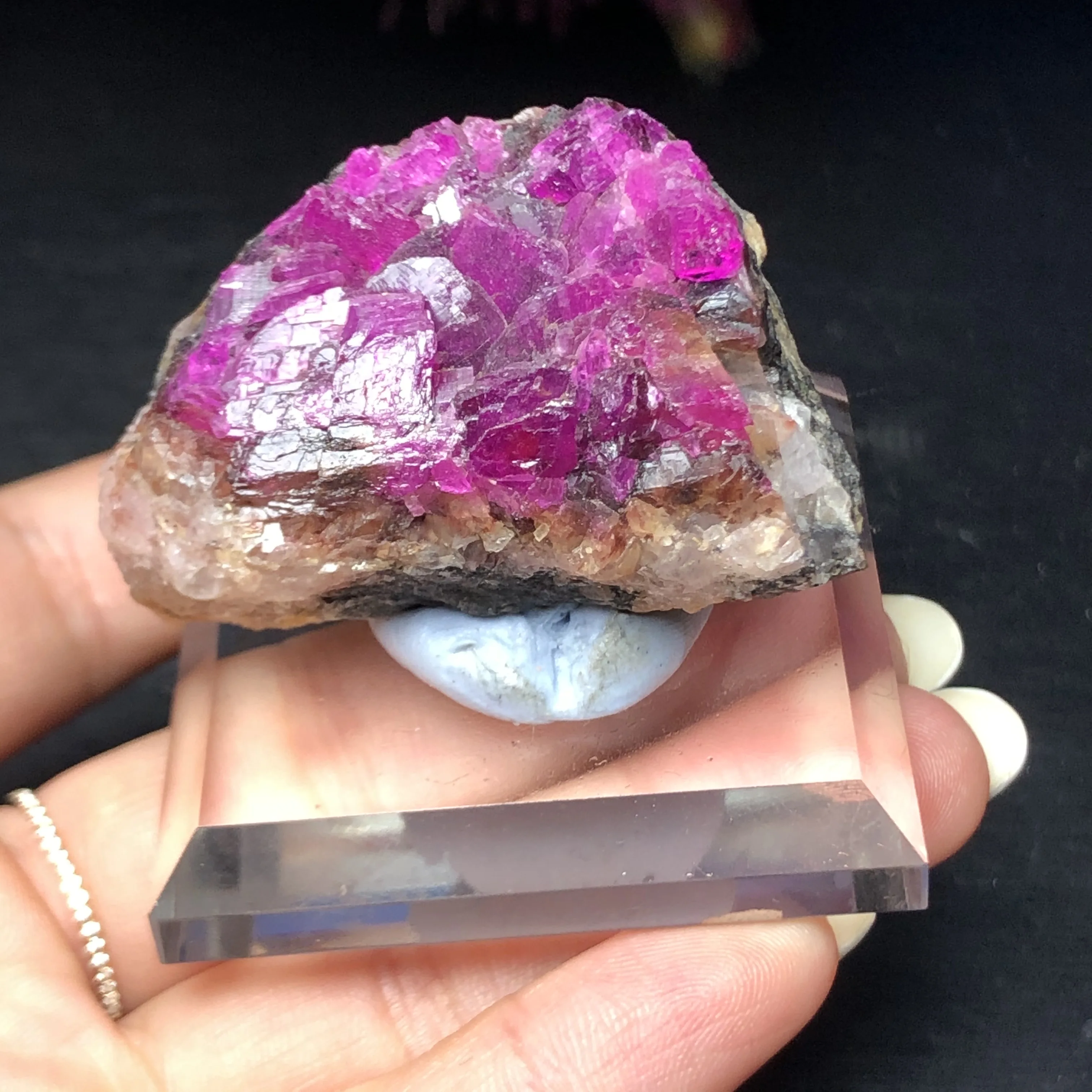 Натуральный минеральный образец подарок коллекционное сырье драгоценные камни