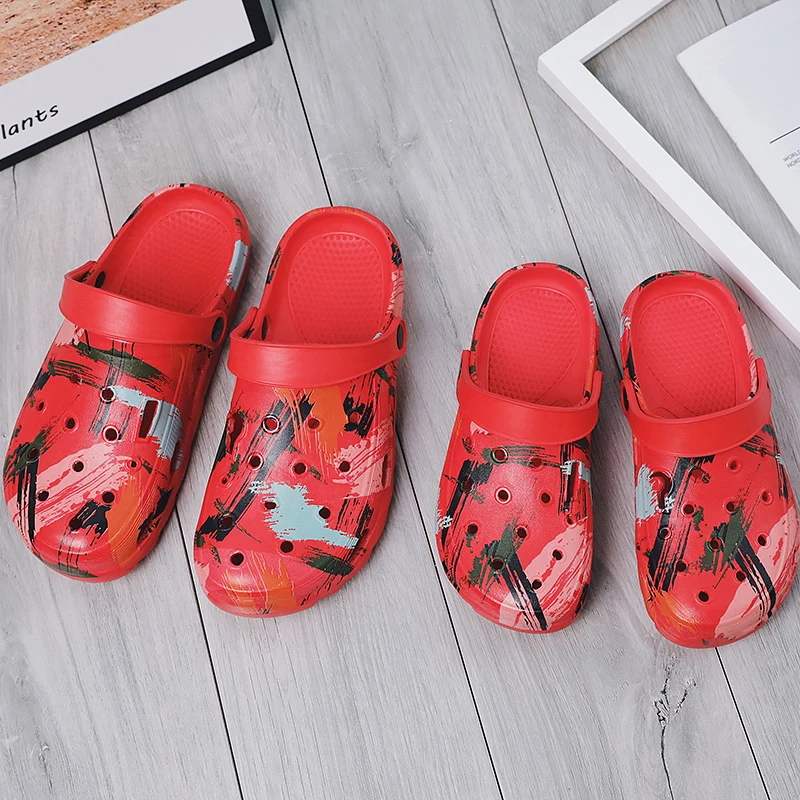 

Summer Men's Beach Sandals Couples INS Graffiti Selection Hole Shoes Slippers Outdoor Casual Men Flat Shoes Zapatos Hombre