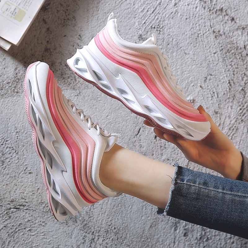 Женские белые кроссовки со скрытым каблуком 5 см массивная женская обувь на