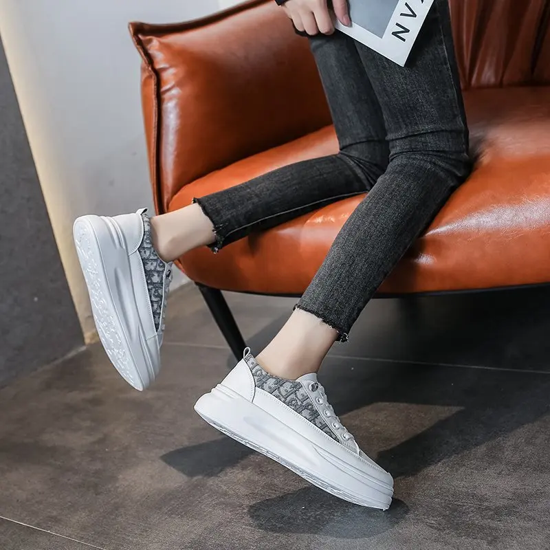 

2021 new thick soled antiskid casual shoes comfortable and breathable student sports shoes