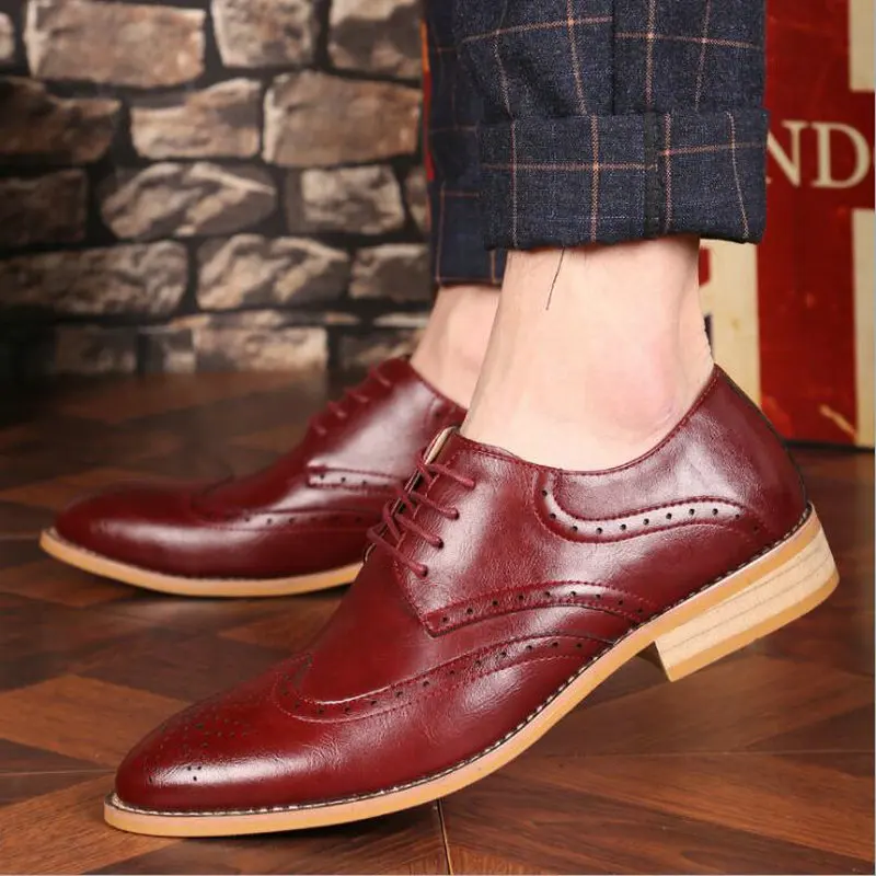 Brand Brogue Brown Red Black Men Business Dress Shoes Pointed Toe Men Wedding Shoes Leather Formal Shoes casual flats LE-23 - Color: Red