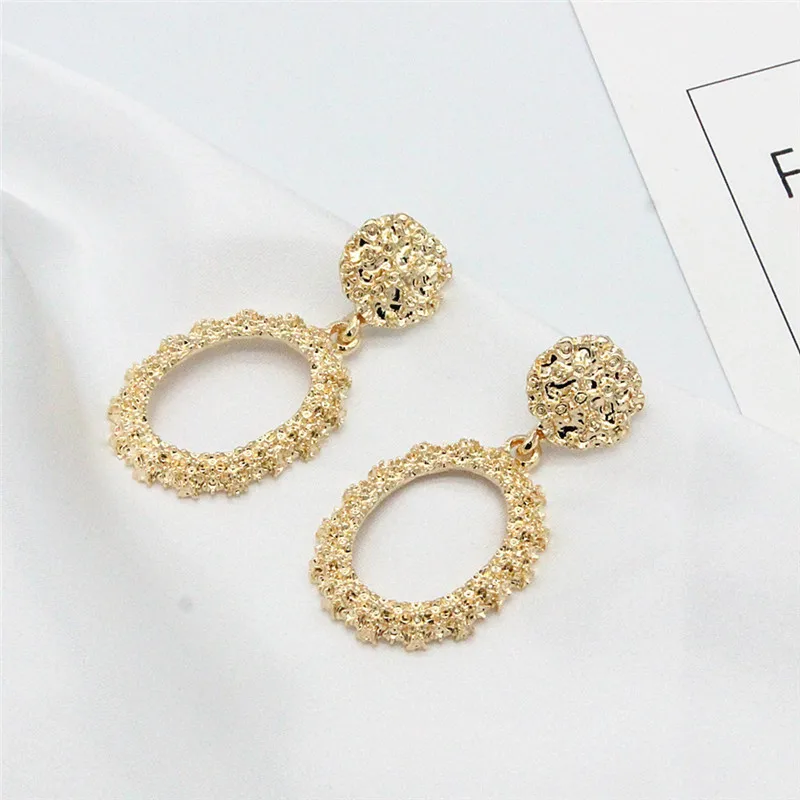 Большие индивидуальные металлические круглые серьги в европейском и