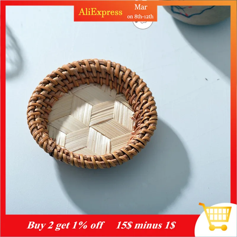 

Hand Woven Frost Shaped Basket Rattan Candy Storage Plate Wild Plate Food