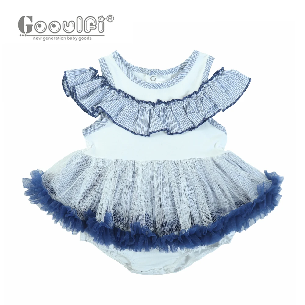 

Платье с коротким рукавом и оборками, в синюю полоску