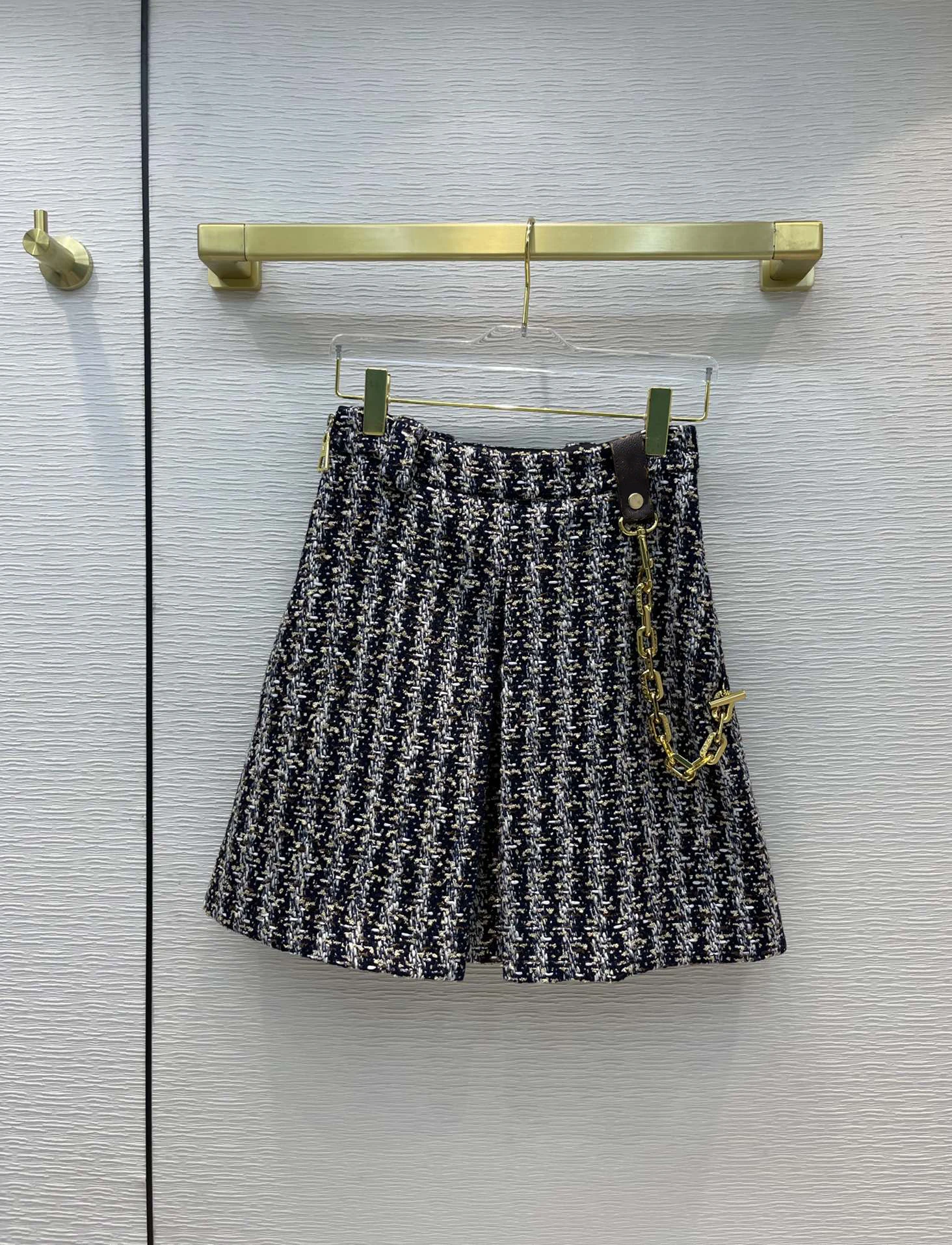 

Женская твидовая юбка трапециевидной формы Haute Couture, новая осенняя юбка с круглыми металлическими цепочками, шерстяная юбка с V-образным выр...