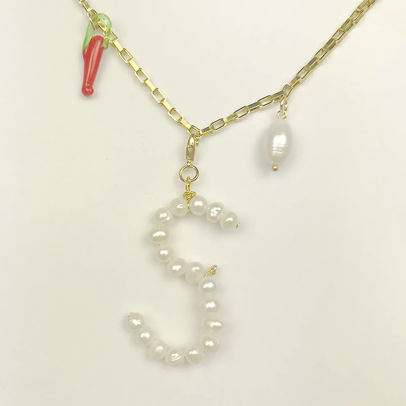 Цепочка с подвеской в виде букв алфавита золотого цвета простое модное