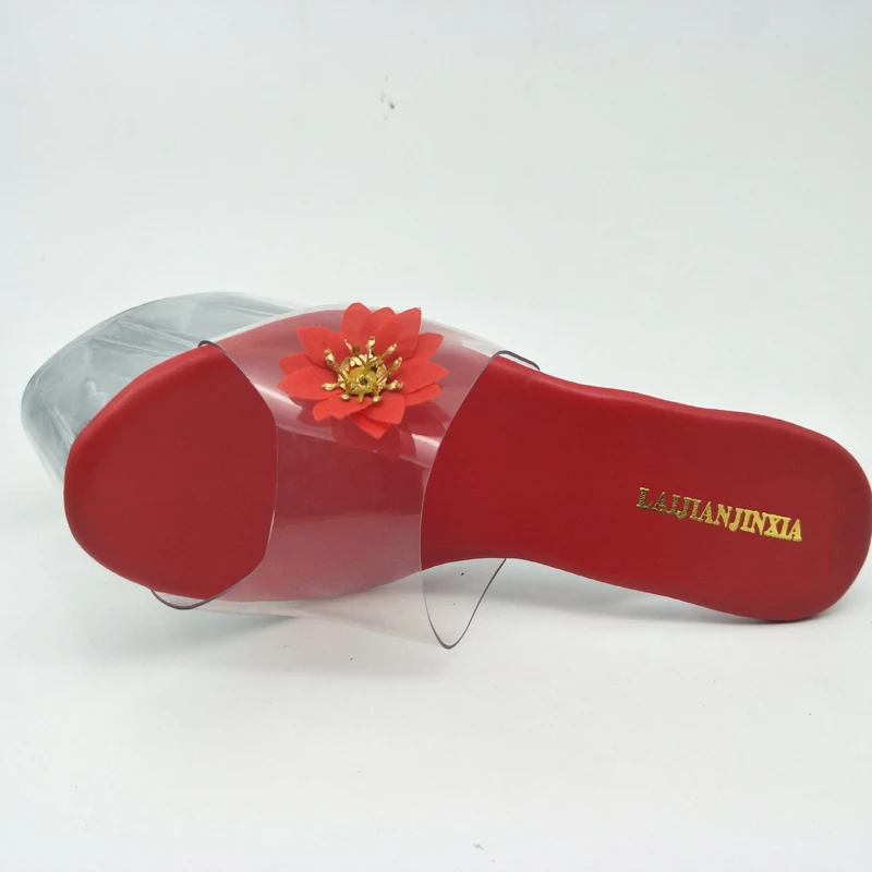 Приемлемая чувствительность к босоножкам с прозрачными ребрами на дне сафлора.