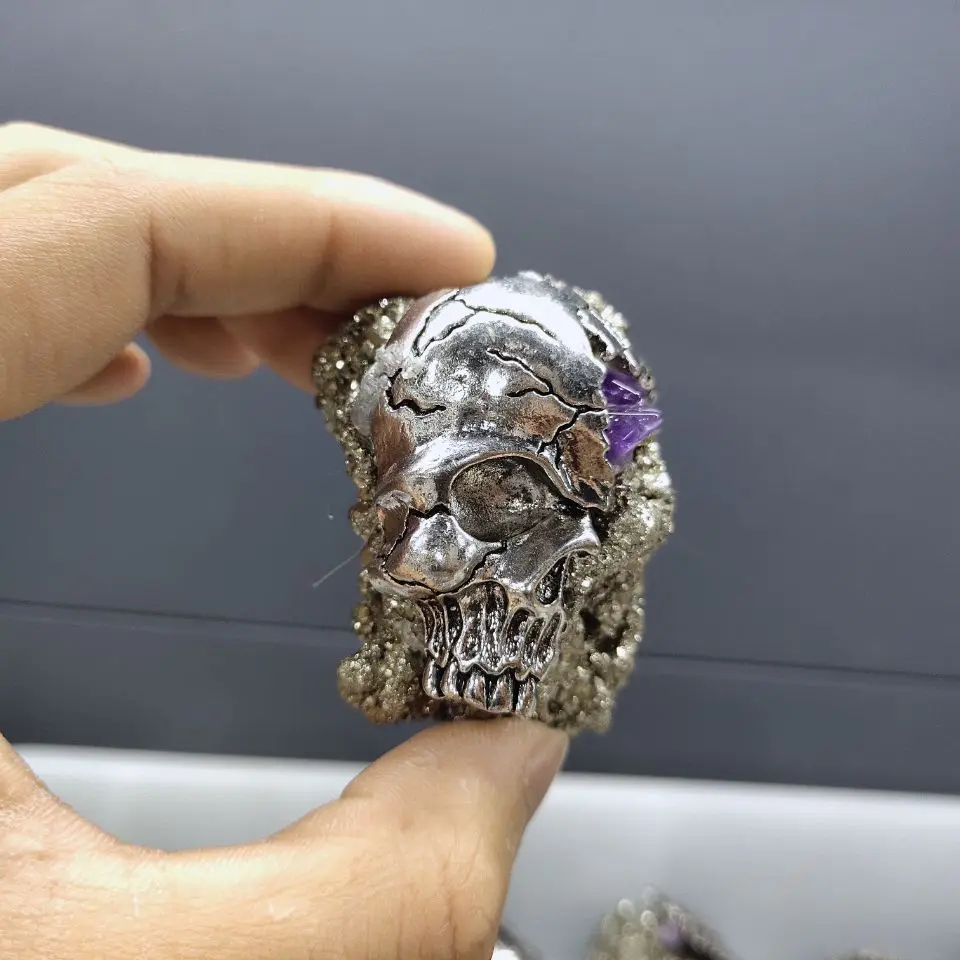 

Натуральный халкопиритовый фотоальбом с полулицевыми черепами