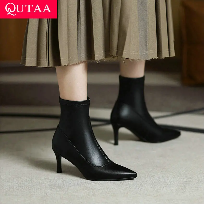 

QUTAA/2022 г. Женские Ботинки Ботильоны на тонком высоком каблуке с острым носком осенне-зимние женские полусапожки на молнии размеры 34-43
