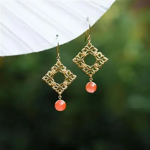 

Ruohong Pure Natural Southern Red Agate 18K Gilded Chinese Vintage Earrings Earrings National Temperament Gift