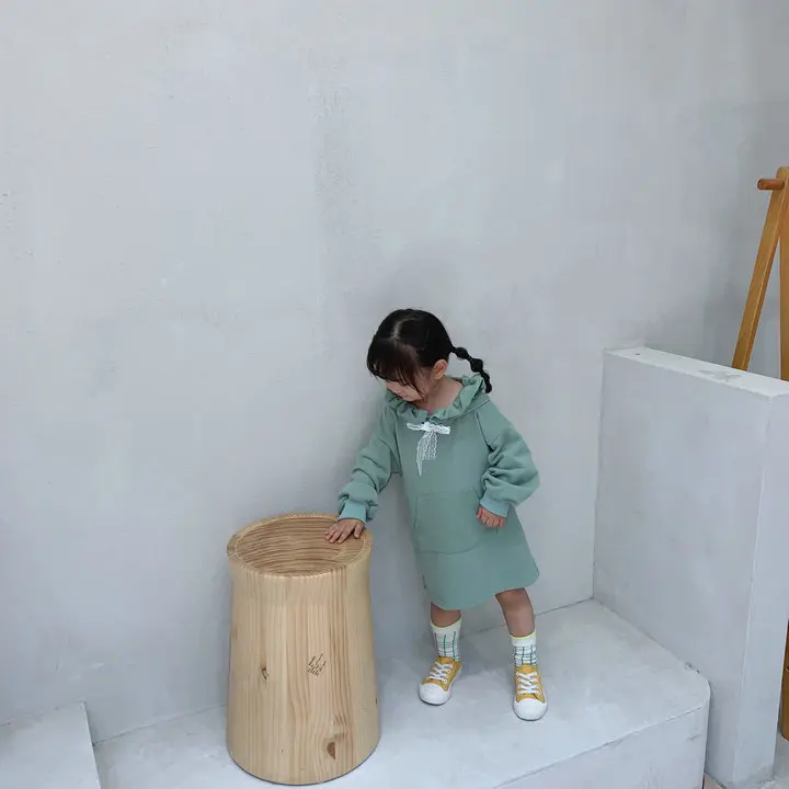 Одежда с длинными рукавами для девочек с шапками; коллекция года; сезон осень; Детские однотонные Хлопковые Платья с капюшоном и кружевным галстуком; повседневные модные платья принцессы - Цвет: green