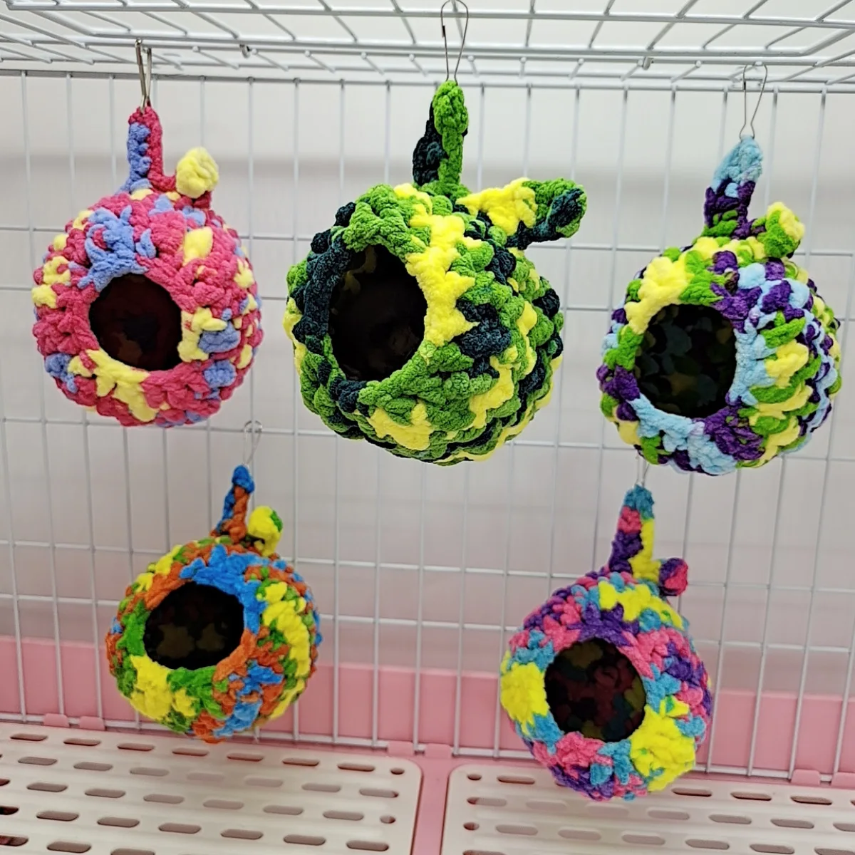 

Pet nest small pet cage accessories Hamster squirrel plush hand-woven winter warm house Colored wool woven hamster nest be hung