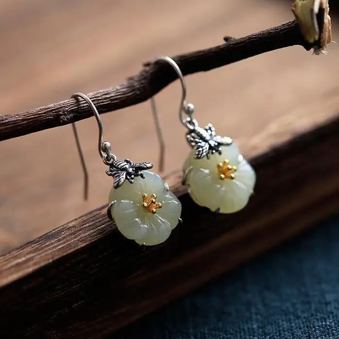 

New silver natural Hetian white jade small bee earrings, charming, elegant, fresh and cute, niche design women's brand jewelry